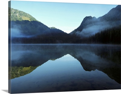 Canada, British Columbia, Whistler, Madely Lake, cover with fog