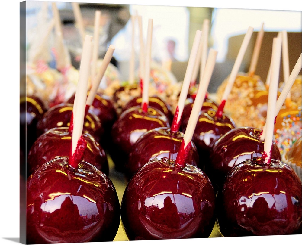 Red candy apples on vendors booth for sale.