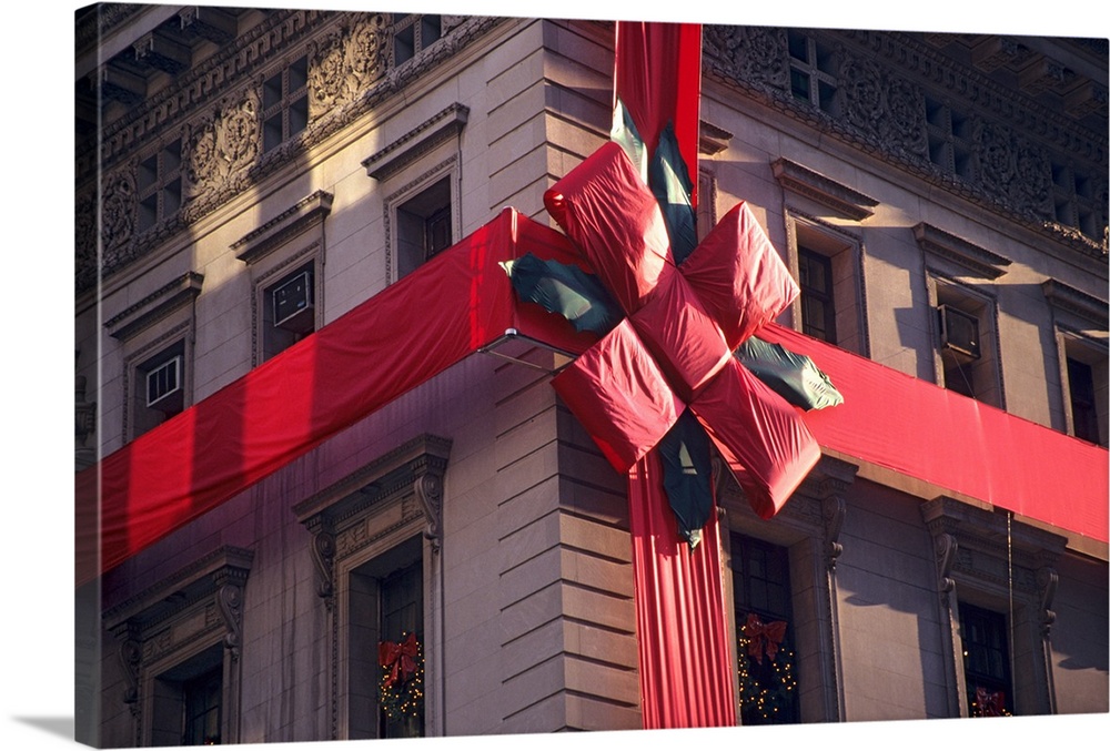 Cartier on 5th avenue decorated for Christmas Solid Faced Canvas Print