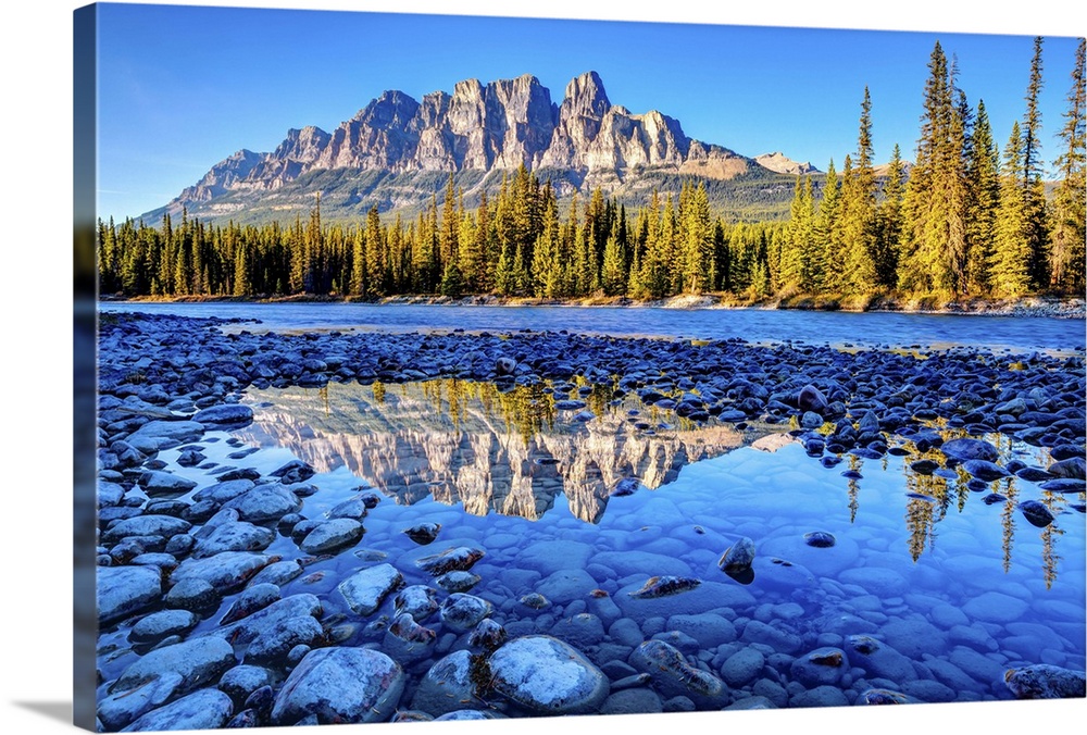 Autumn view of the castle mountain in banff national park, alberta, canada