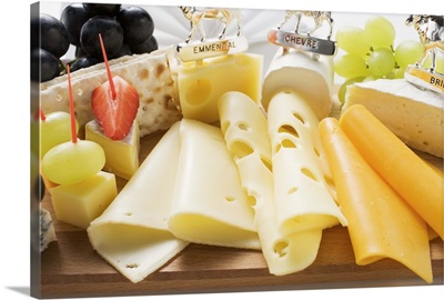 Cheese platter with grapes and crackers