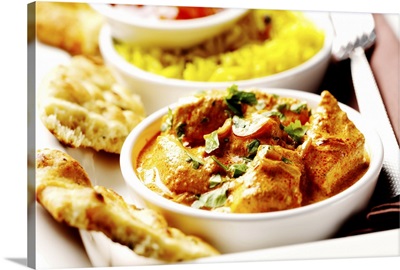Chicken korma with naan bread