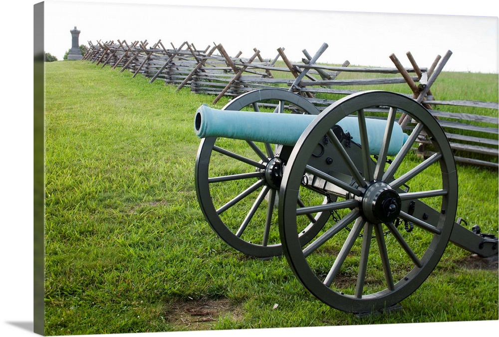 USA, Pennsylvania, Gettysburg, US Army cannon and picket fence form part of Civil War Memorial at Gettysburg National Mili...