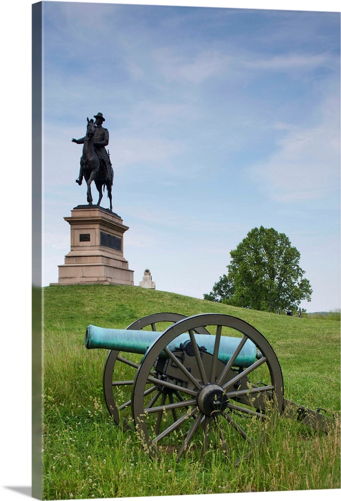 USA, Pennsylvania, Gettysburg, Statue of US Army Major General Winfield Scott Hancock, part of the Civil War Memorial at G...