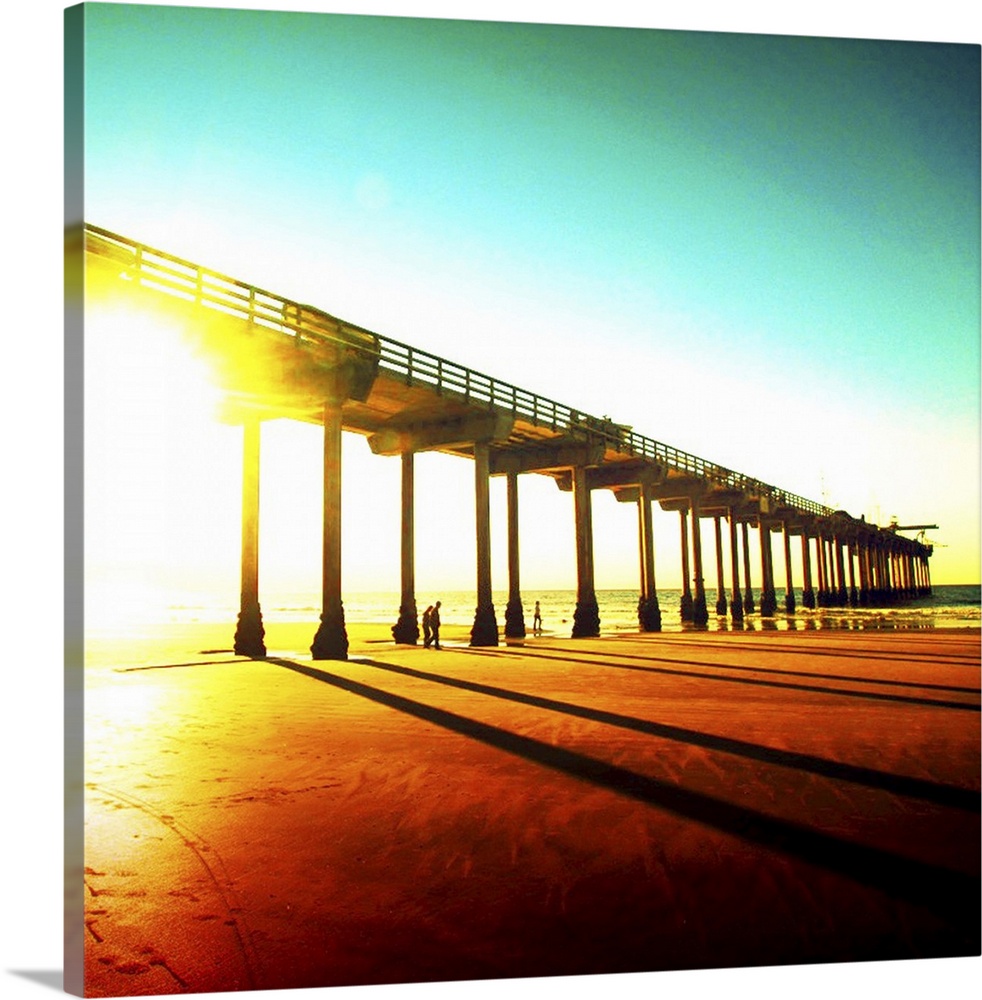 The Scripps Pier at La Jolla Shores in San Diego, California, is a wonderful place to spend a sunset. There are big starfi...