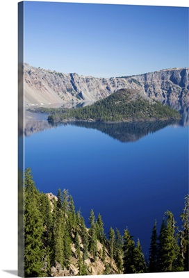 Crater Lake and Wizard Island , Crater Lake National Park, Oregon, USA