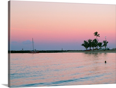 Dawn at the Honolulu shore