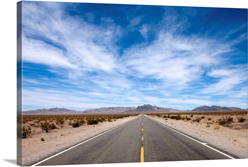 USA, Nevada, Beatty, Highway in desert