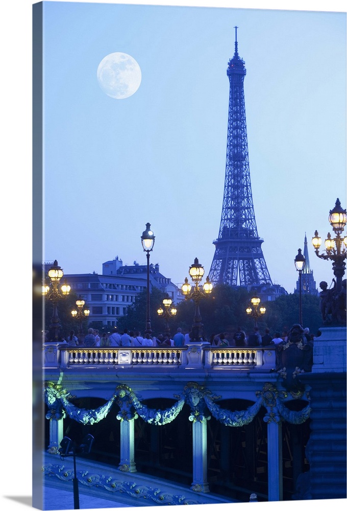 Eiffel tower at dusk with moonrise