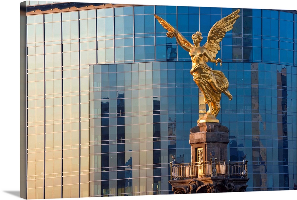 El Angel and Independence Monument and offices