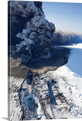 Eyjafjallajokull Volcano Erupting In Iceland