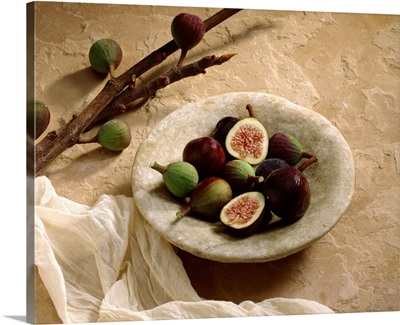 Figs in bowl