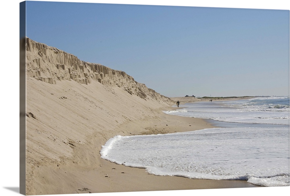 Water's edge at Hampton Bays Beach, The Hamptons, Township of Southampton, Long Island, New York, USA