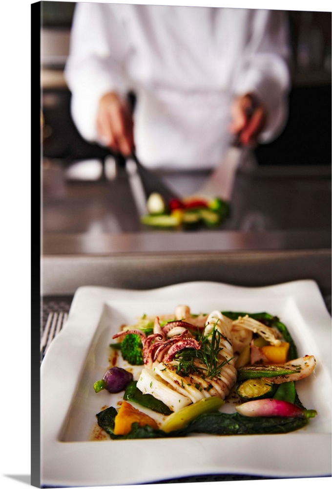 France,  Paris, restaurant 'Le Concert de cuisine'  Chef Naoto Masumoto, teppanyaki,  fixing a squid