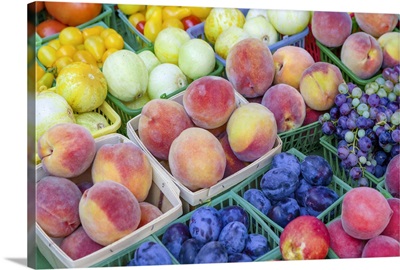 Fresh fruits and vegetables at farmers market