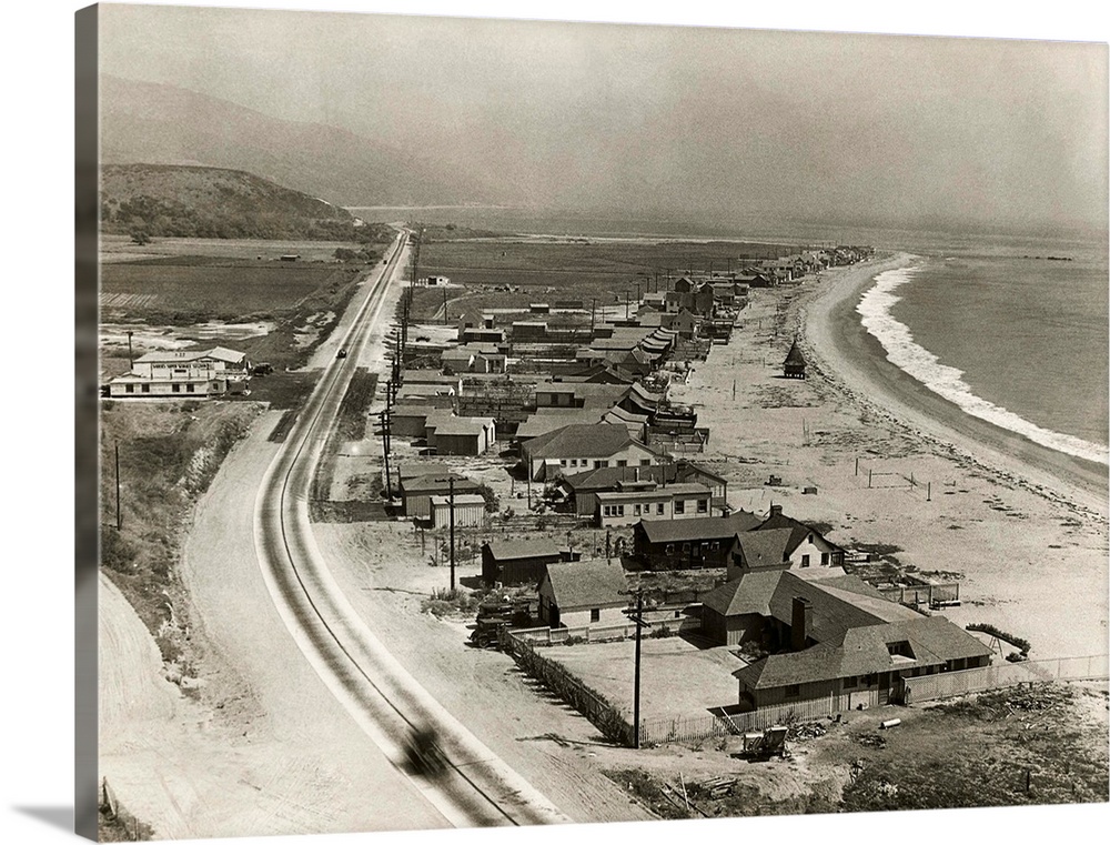 A view of the movie colony at Malibu beach, California. In the foregound is the home of Fred Beetson, the first aide to Wi...