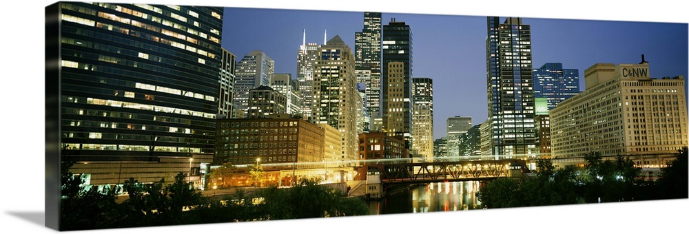 USA, Illinois, Chicago, skyline at night