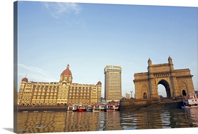 India, Mumbai, Gateway of India, view across harbour