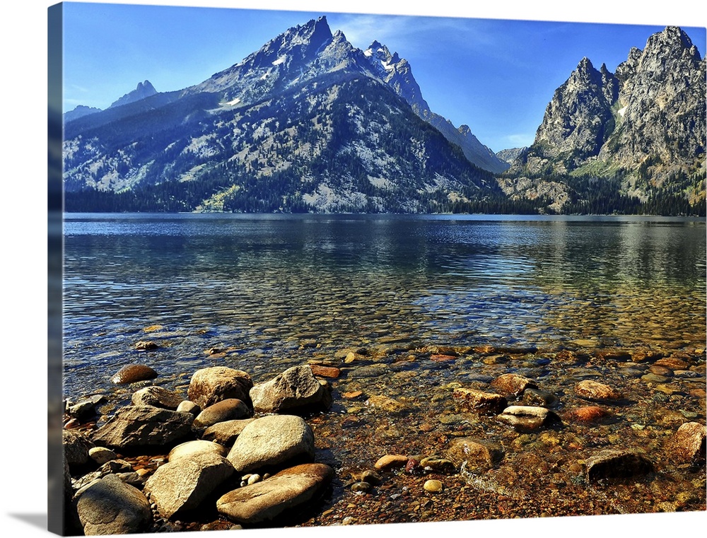 Crystal clear water of Jenny Lake in Grand Teton National Park, Jackson Hole, Wyoming.