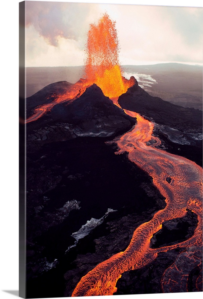 Puu Oo, the easternmost of Kilauea's volcanic vents, spews molten lava.
