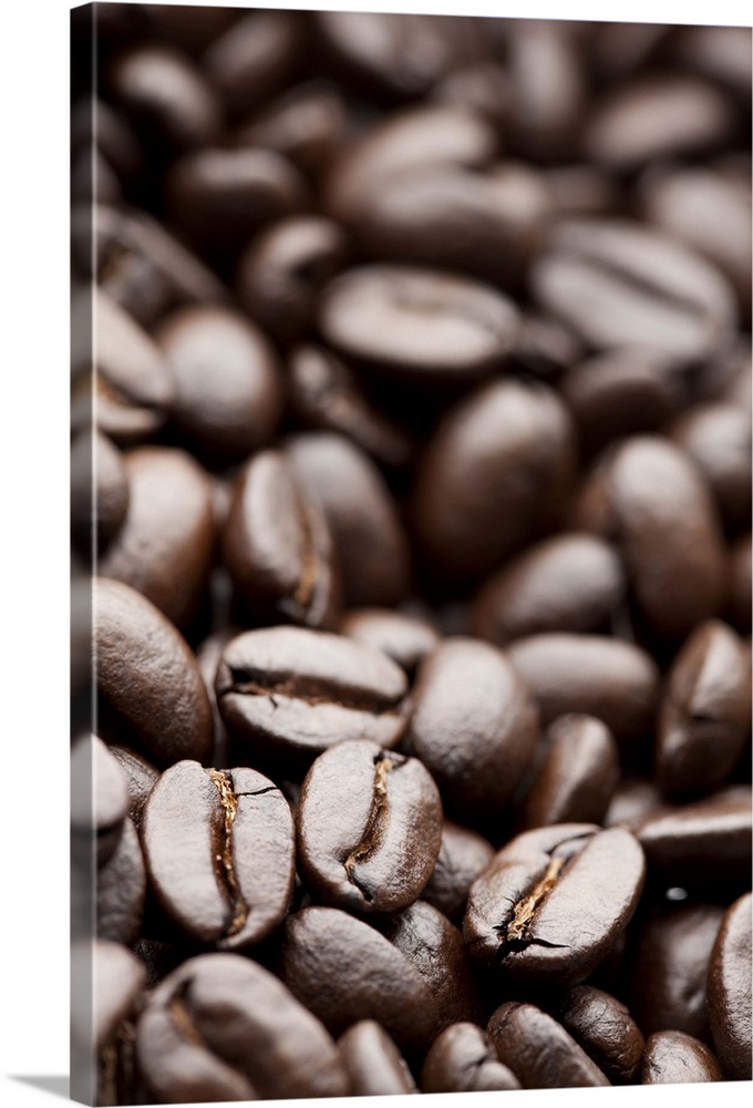 Kona Purple Mountain organic coffee beans with shallow focus
