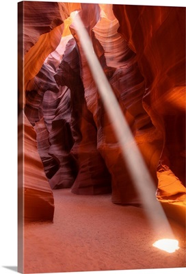 Light streaming through rocks, Antelope Canyon