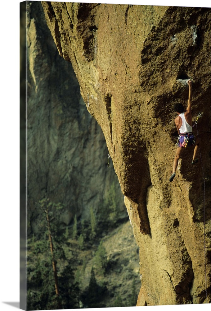 Male rock climber scaling rock face in Smith Rock, Oregon, USA,