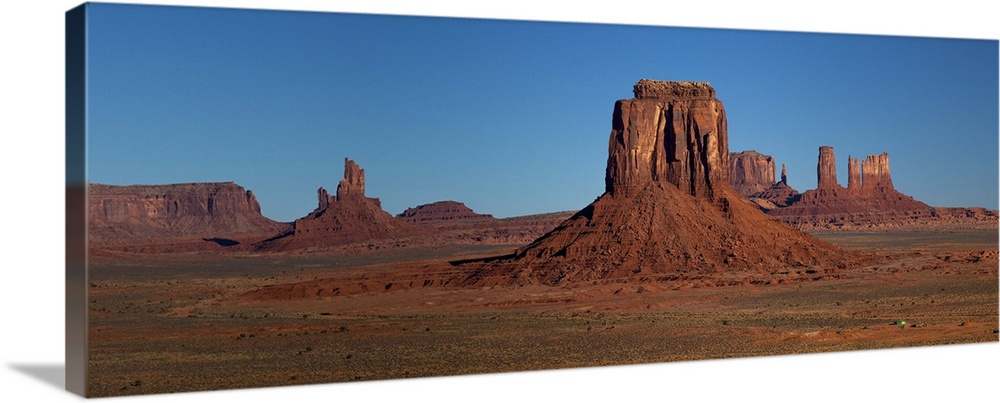 Panoramic view from Artist's Point, Monument Valley Navajo Tribal Park, Utah and Arizona, USA.