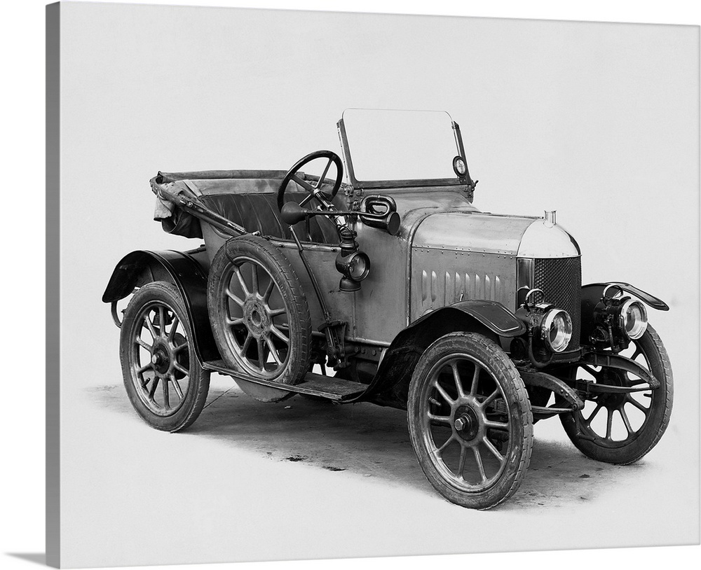 A member of early automobile history: the first Morris Oxford two-seater convertible built in 1913.