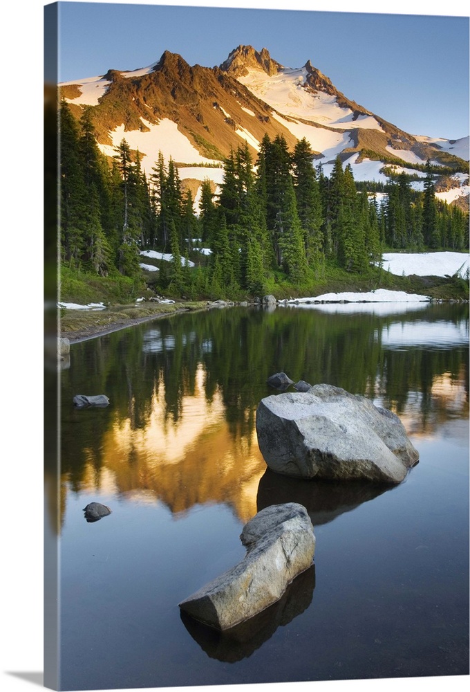 Mount Jefferson seen from Scout Lake in Jefferson Park, Mount Jefferson Wilderness, Oregon