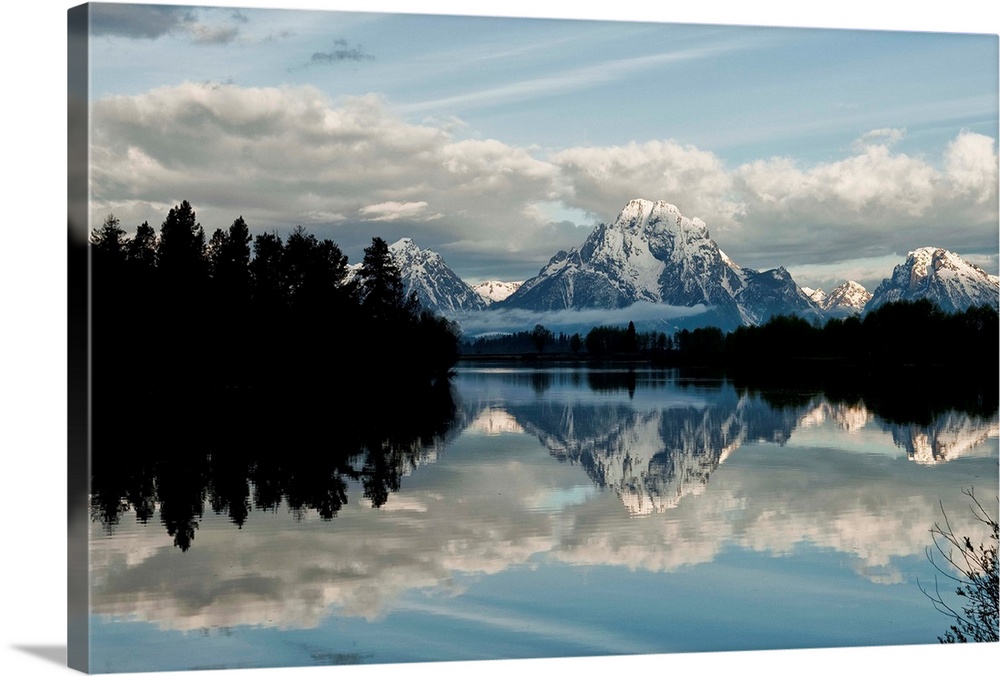 Clouds and Mount Moran in Snake River at Oxbow Bend, Grand Teton National Park, Jackson Hole, Wyoming.