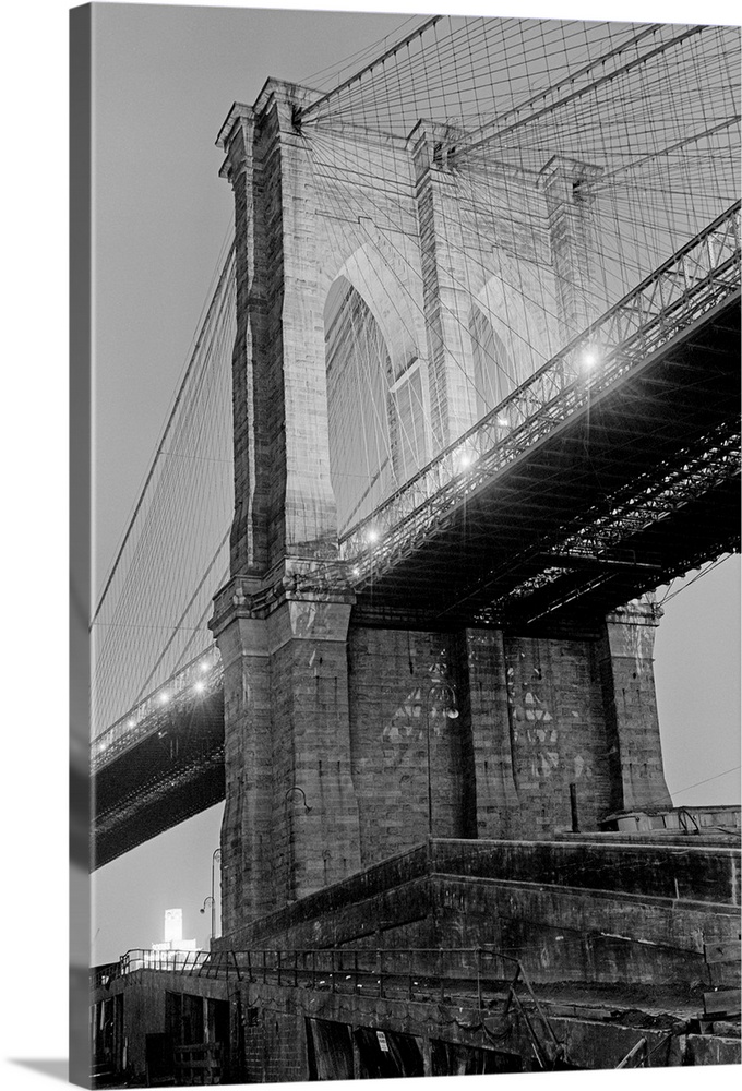 New York City: (Undated) Brooklyn Bridge spans the East River. Photo shows the pillar on the Manhattan bridge.