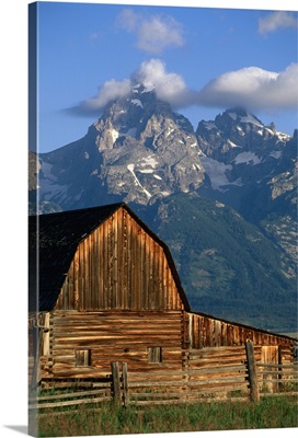 Ninteenth century Mormon Row barn Homestead in Grand Teton National Park, Wyoming