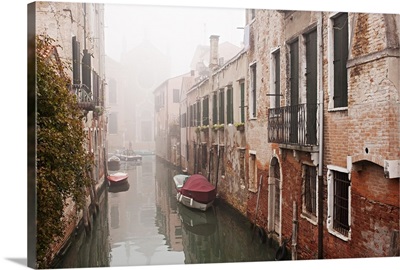 November mists in the quiet backwaters of Venice