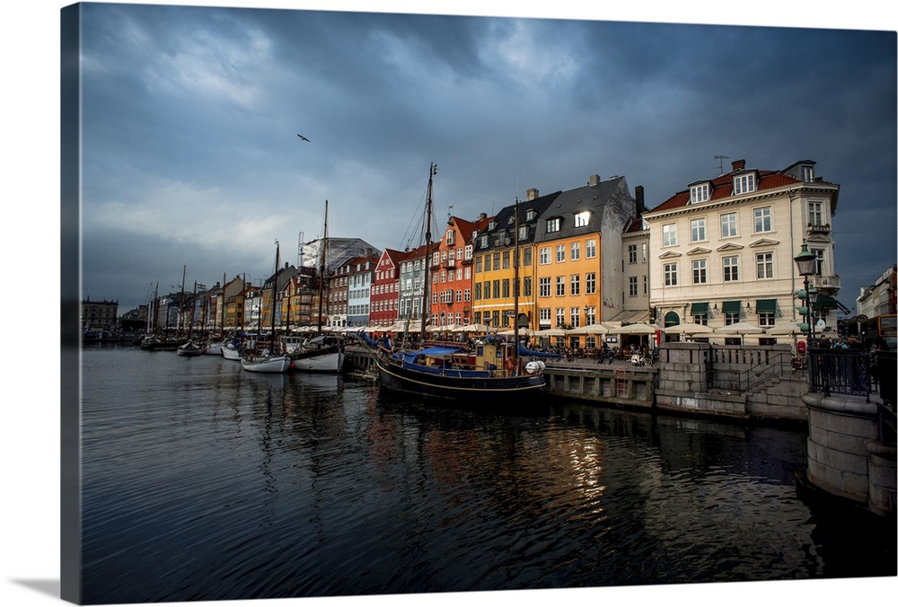 Once a notorious party neighborhood where sailors, drug dealers and whores ruled. Today it is, tourists and other happy pe...