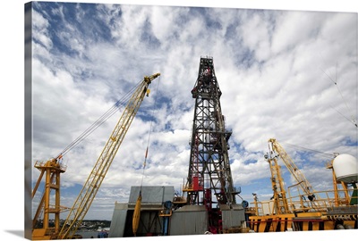 Oil rig drilling derrick