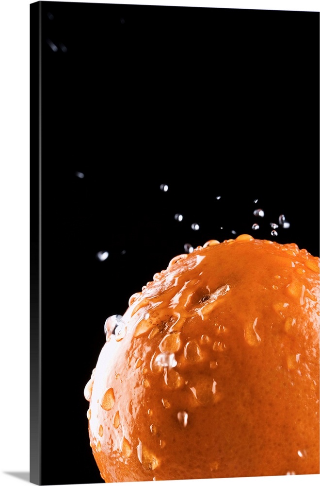 Orange with water droplets splashing