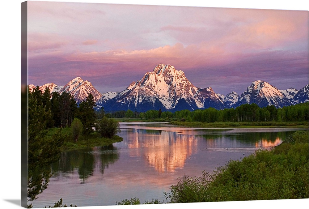 Dawn at Oxbow Bend, part of Snake River in Grand Tetons National Park. Mount Moran reflected in waters of Snake River.