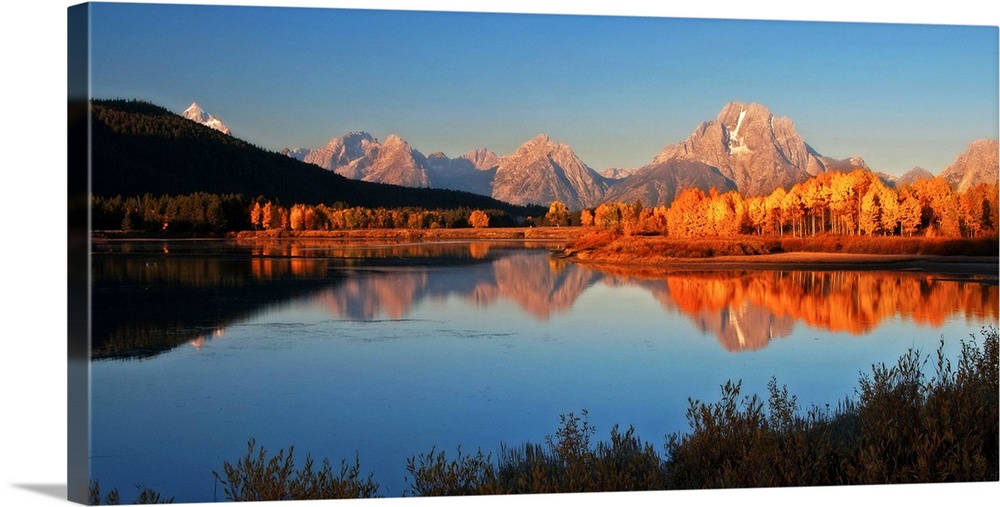 Autumn morning at Oxbow Bend of Snake River, Grand Teton National Park.