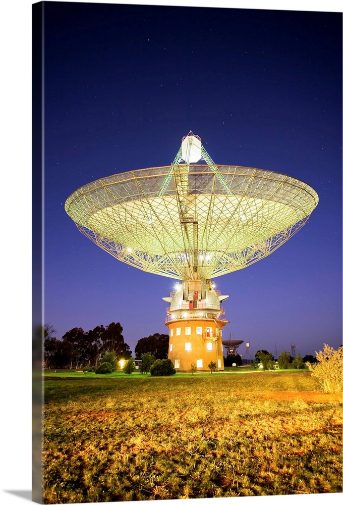 Parkes radio telescope at night, Parkes, NSW, Australia.