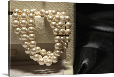 Pearl necklace in jewelry box, close-up
