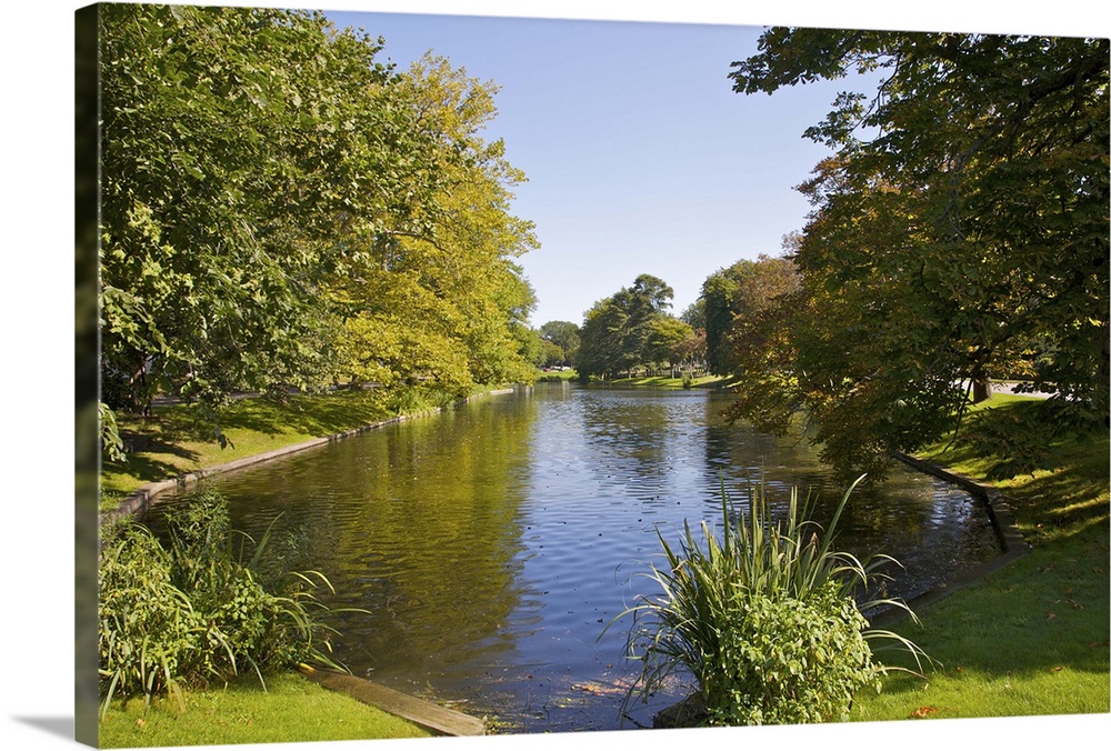 Town Pond, Village of East Hampton, Town of East Hampton, southeastern Suffolk County, East End, South Shore, South Fork, ...