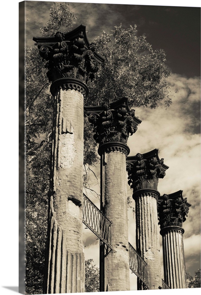 USA, Mississippi, Port Gibson-area, Windsor Ruins, standing columns from former plantation house