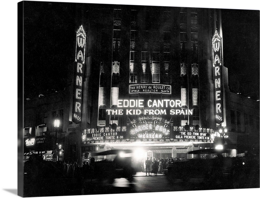 Crowds at the West Coast premiere of Eddie Cantor's The Kid from Spain at the Warner Brothers' Western Theater, on the cor...