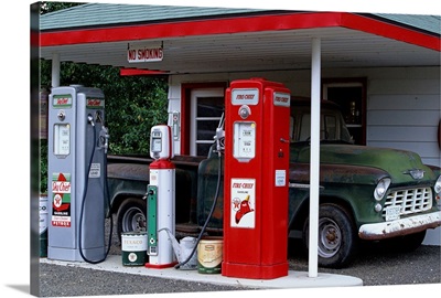 Reproduction Texaco Gas Station and Chevrolet Pickup