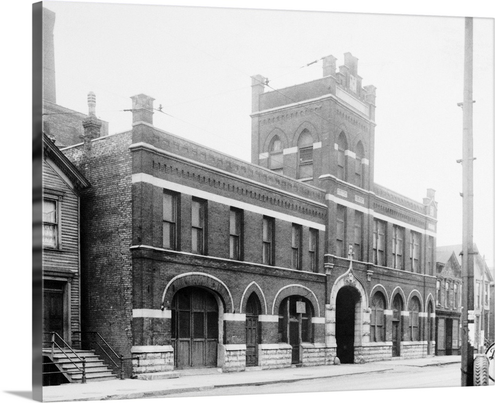 Chicago, Ill.: The Seiben Brewery in Chicago, which was raided March 1924, netting 42 men and 4, 650 barrels of beer. The ...