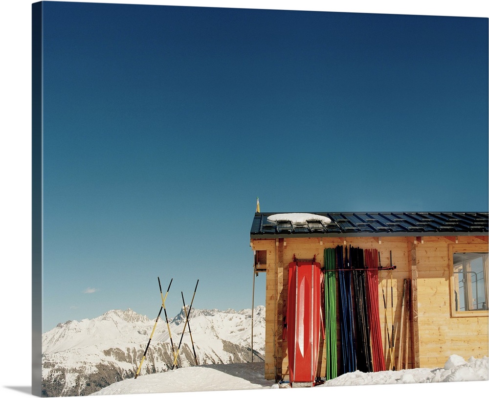 Ski-lift top with cabin, first aid sledge, piste equipment