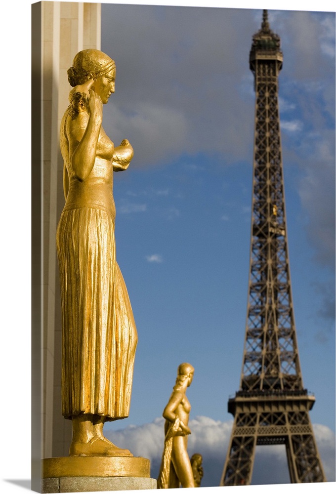 statues with the Eiffel Tower in background, Place de Chaillot