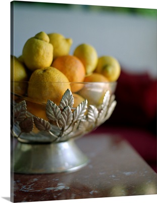 Still life of citrus fruit in bowl