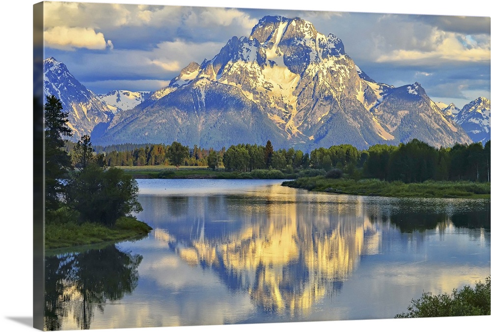 Morning clouds and early morning light at Oxbow Bend in Grand Teton National Park in Jackson Hole, Wyoming.